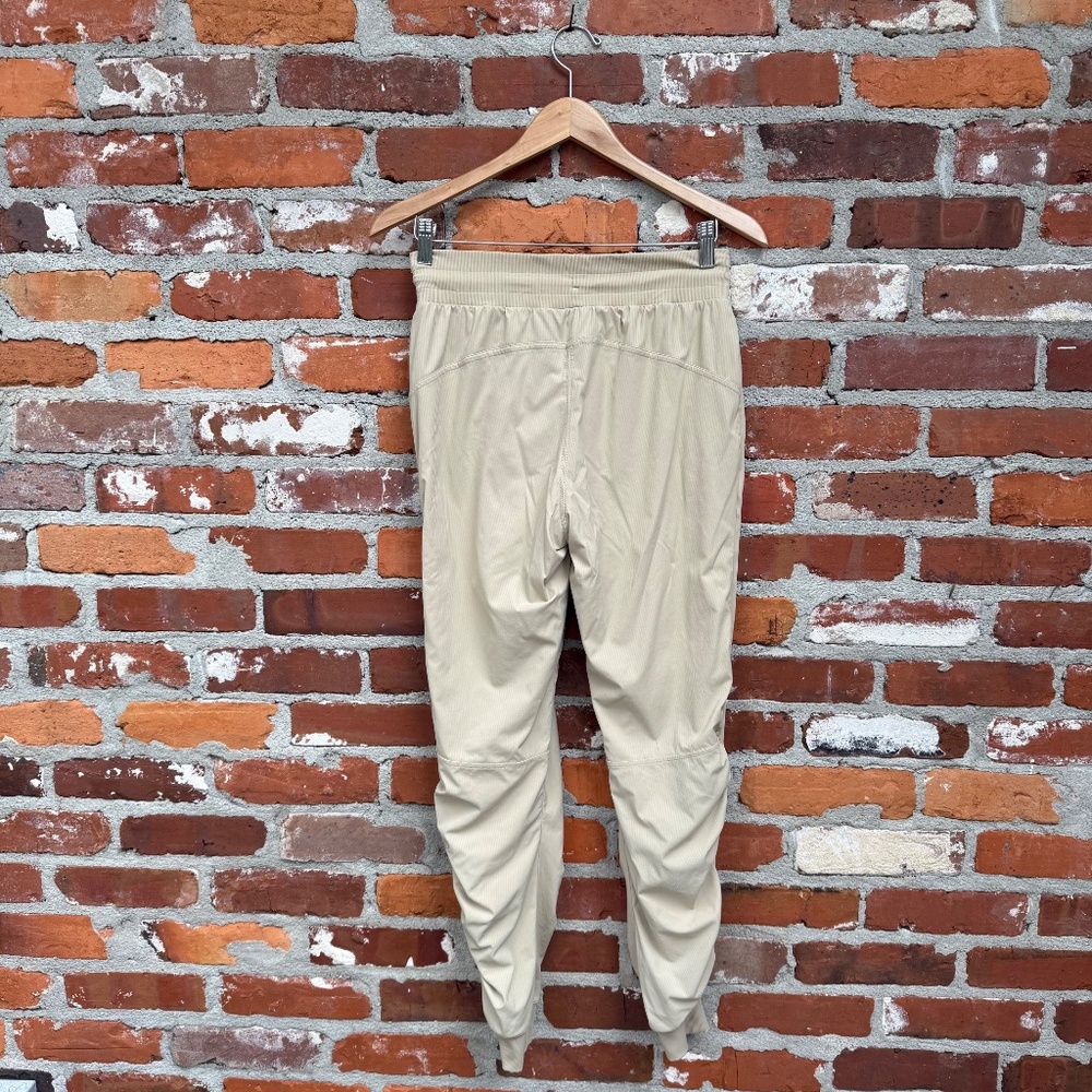 Lululemon Beyond the Studio 7/8 Jogger Trench Beige Size 6 - Picture 4 of 11